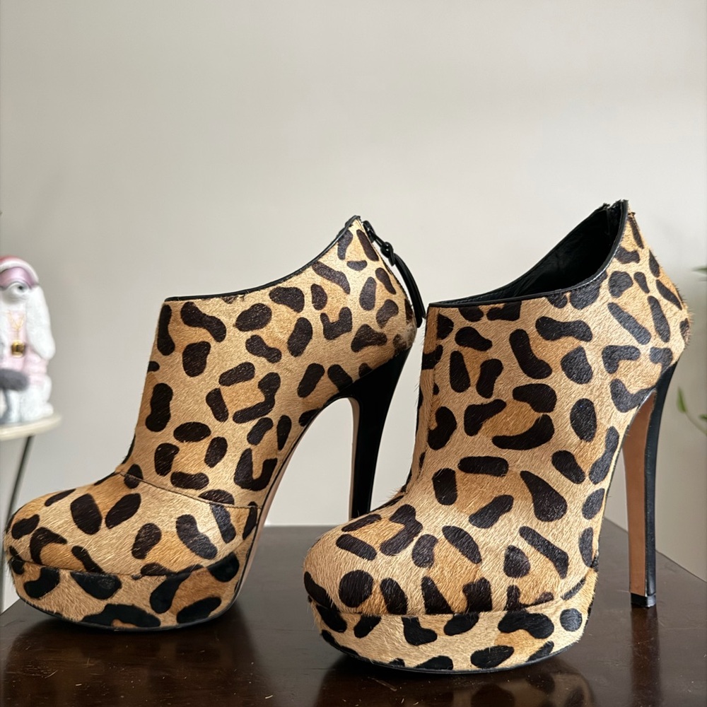 House of Harlow 1960 Natalia Haircalf Booties
